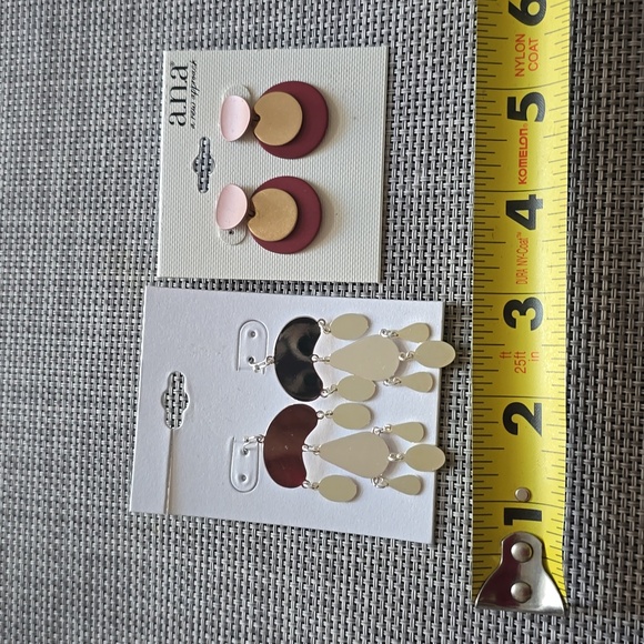 WOMEN'S FASHION JEWELRY BUNDLE OF 2 PAIR OF PIERCED EARRINGS - Picture 4 of 10